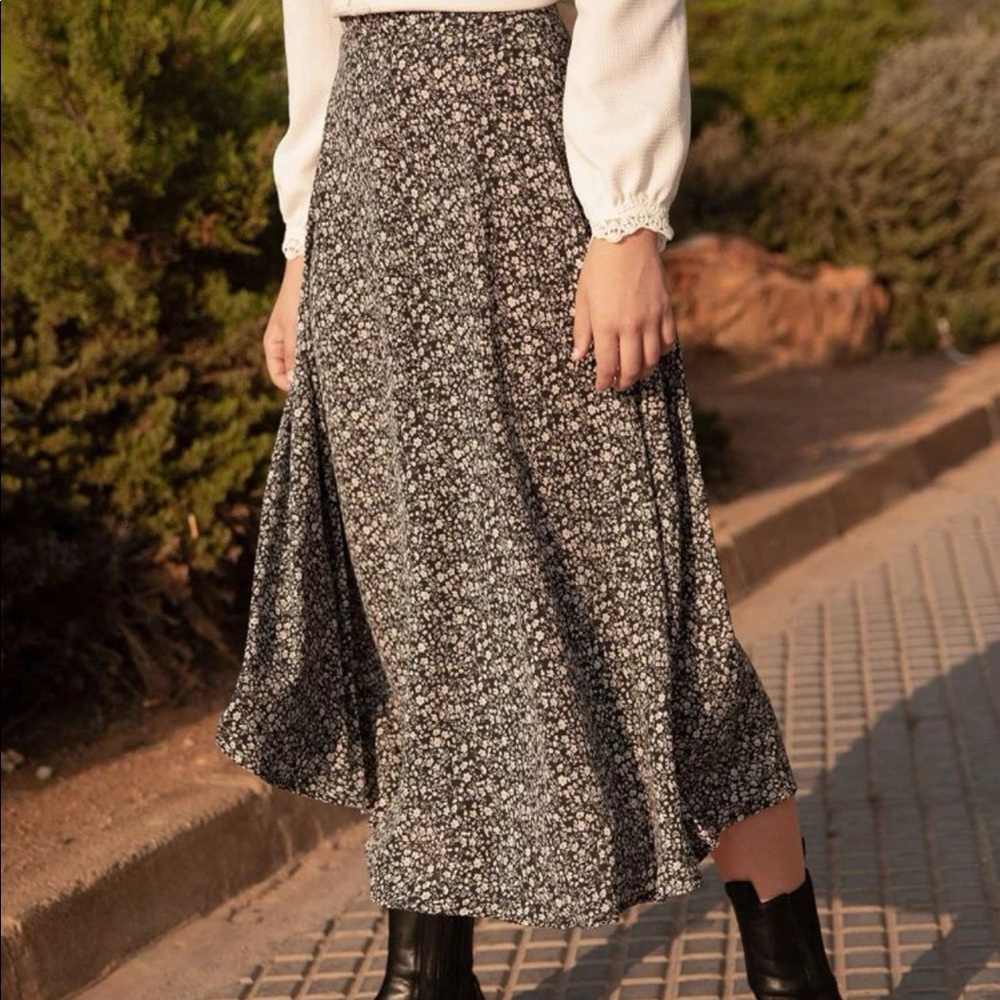 Shein black and white floral skirt